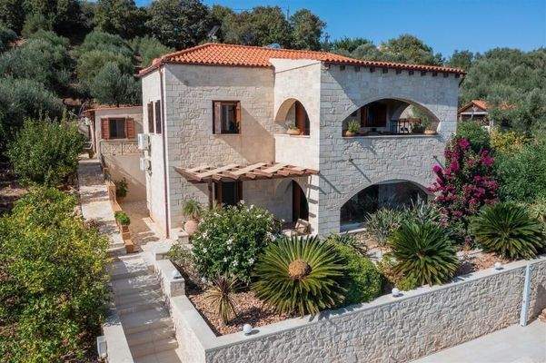 Kreta, Kolymvari: Villa mit Meer- und Bergblick und unabhängigem Apartment zu verkaufen