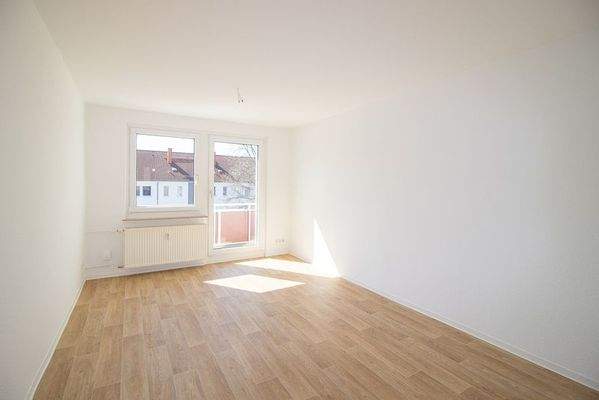 Wohnzimmer mit Balkon