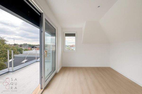 Image Oct 18, 2025, 01_21_29 PM