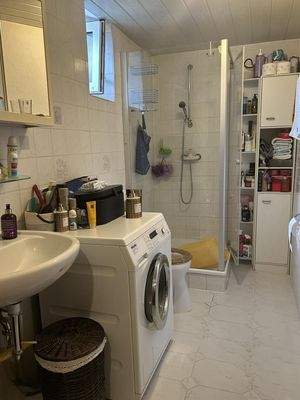 Bad mit Dusche im EG