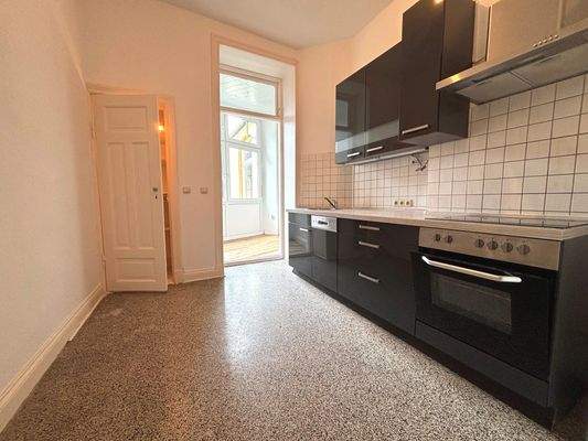 Küche mit Speisekammer