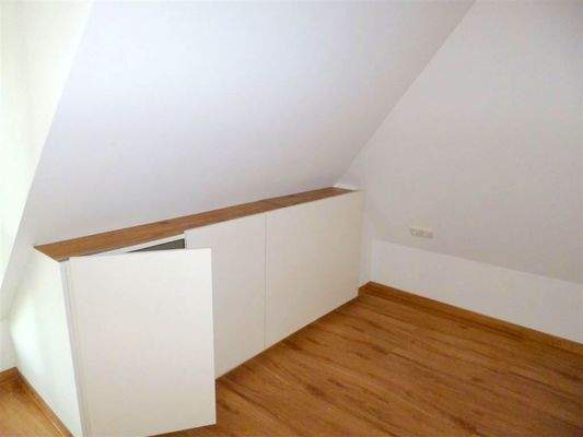 Praktische Schränke in den Schrägen