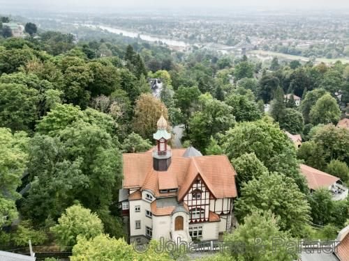 Großzügige Wohnung am Elbhang mit Blick über Dresden