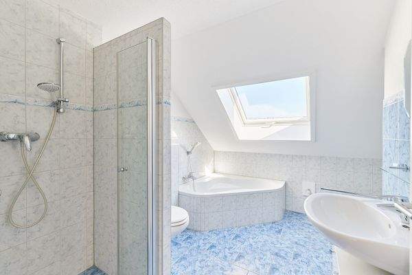 2. OG Badezimmer 1.jpg