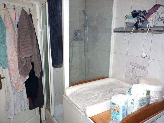 Tageslichtbad mit Wanne und Dusche