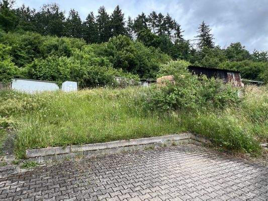 Stellplätze und Erdgastank