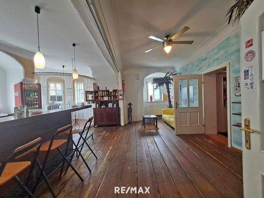 24_OG Empfangsbereich und Büro