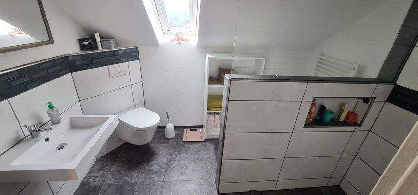 W2 Bad Wohnung DG Bild 2.jpg