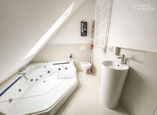 Bad mit Whirlpool