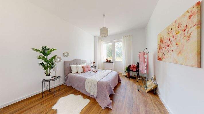 Gemütliches Schlafzimmer mit Zugang zum Balkon