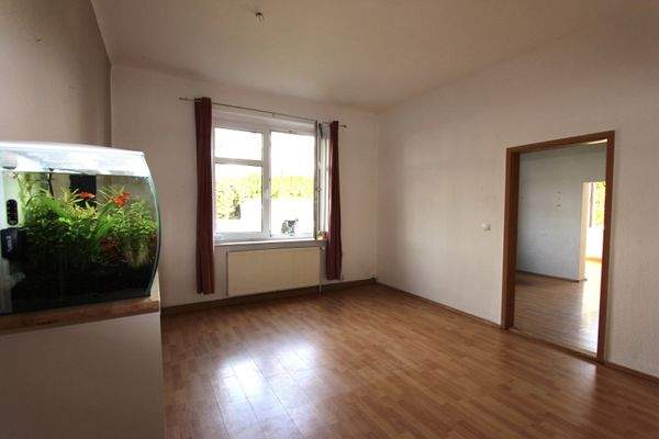 Zimmer 1 (EG) - z.B. Wohnzimmer