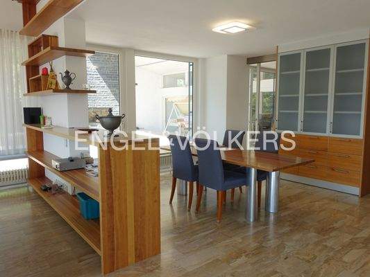 Essbereich mit Ausgang zur Terrasse