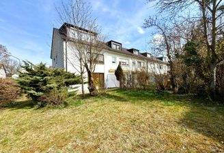 Blick auf das Haus vom Garten