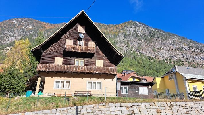 Nach Süden ausgerichtete Fassade A.jpg