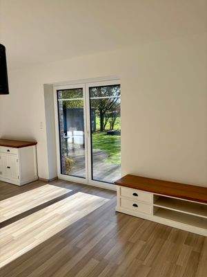 Doppeltür zur Terrasse und Garten