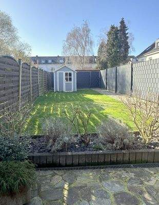 Blick durch den Garten