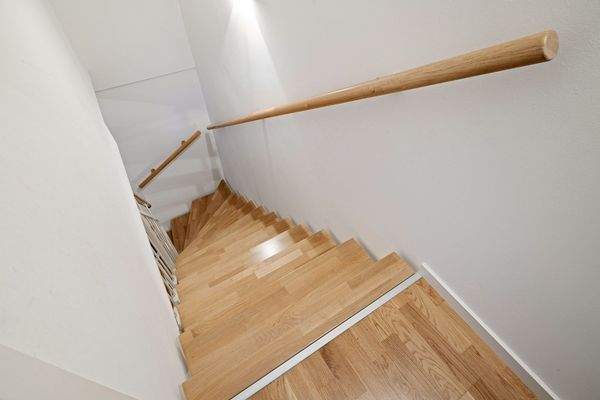 Treppe zum DG und zum weiteren 1/2 Zimmer