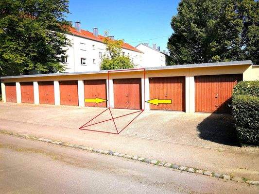 Einzelgarage mit Kfz Stellplatz.jpg