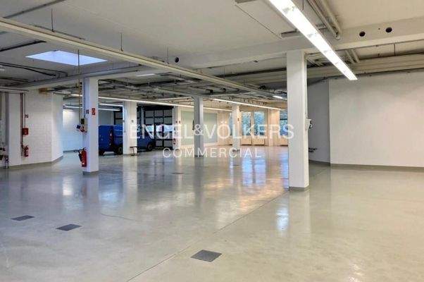 Halle + Büro