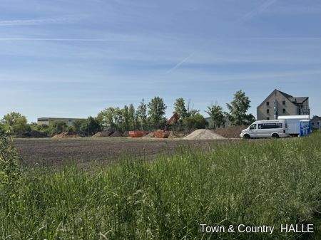 Blick auf den Standort, aktuell Erschließungsarbeiten