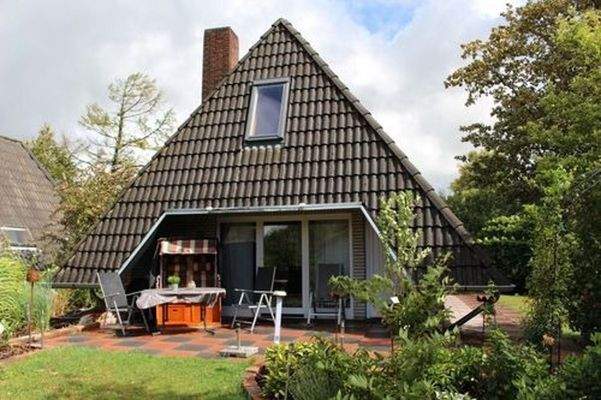 Hausansicht mit Terrasse