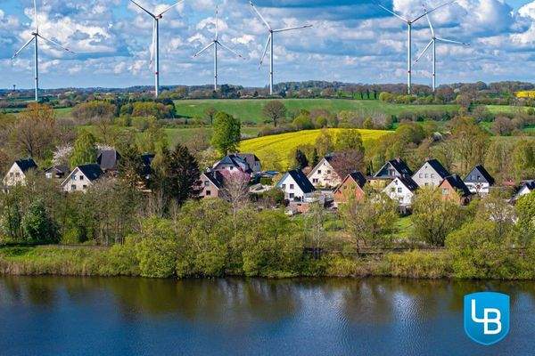 .... nahe eines Sees gelegen