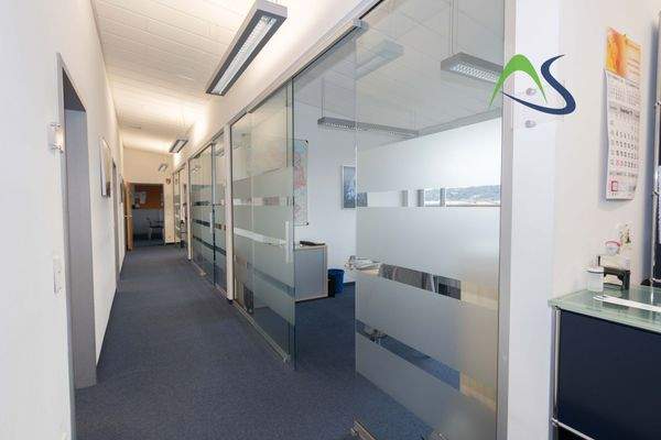 Flur mit Bürozugang