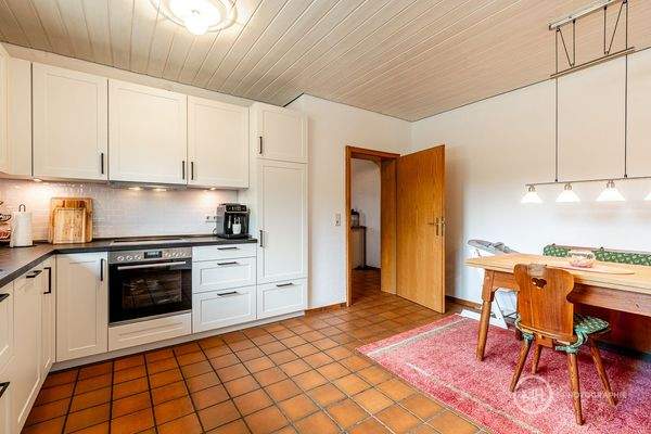 Küche mit großem Essbereich