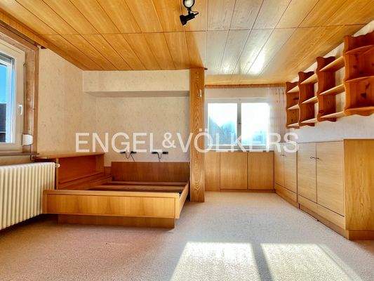 Großzügiges Schlafzimmer im OG