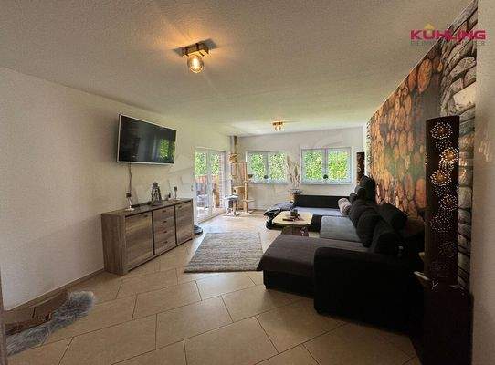 Wohnzimmer mit Zugang zum Terrasse