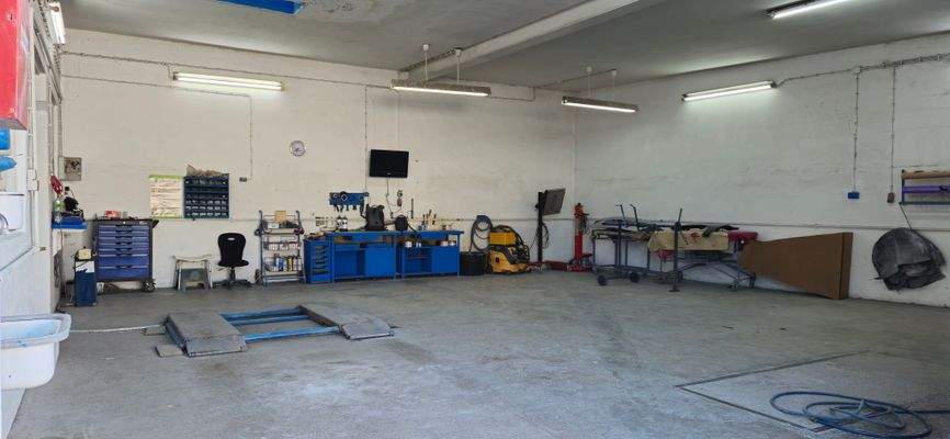 Werkstatt mit 3 Stellplätzen