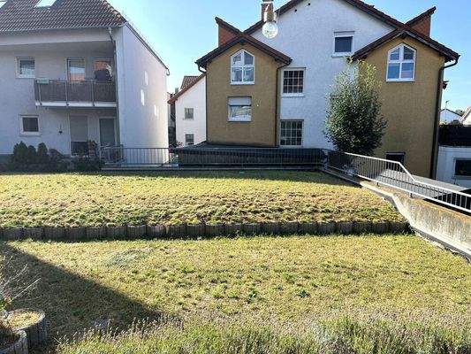 Grünanlage vor der Terrasse 