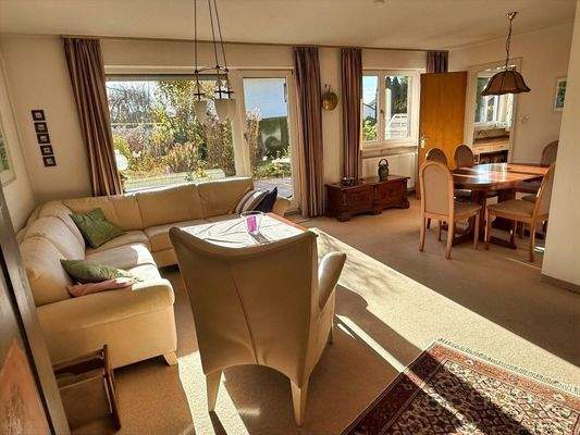 Licht durchflutetes Wohnzimmer