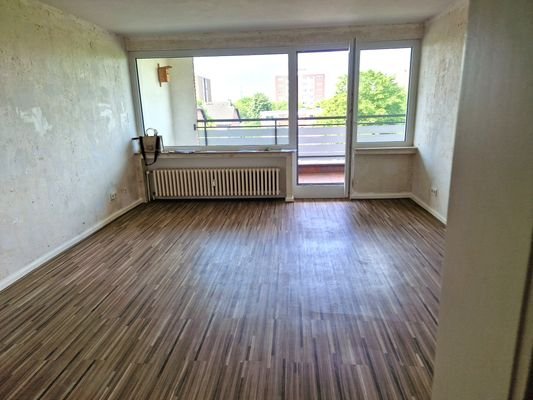 Wohnzimmer mit Balkon