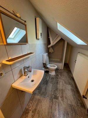 Badezimmer mit Dusche