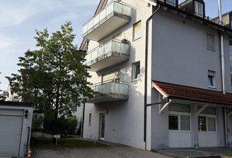 HausansichtOst_1OGBalkon