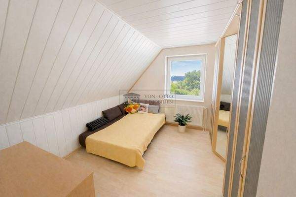 Schlafzimmer im Dachgeschoss mit Blick