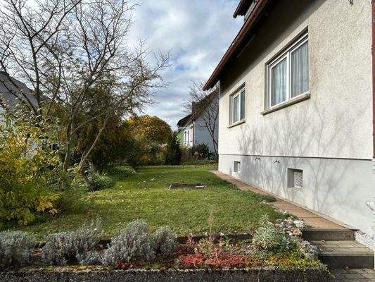 Südseite zur Straße