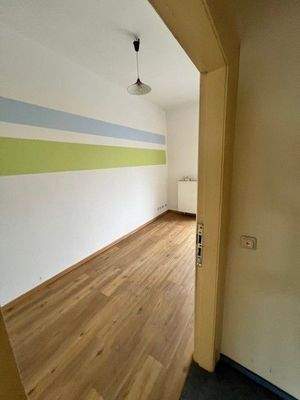 Personalraum hinten mit kleinem WC.jpg