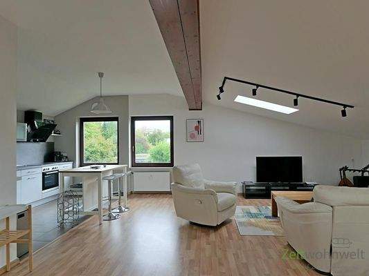 Blick vom Esstisch zur Küche