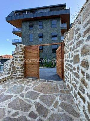 Luxury Real Estate with Swimming Pool in Alanya Center