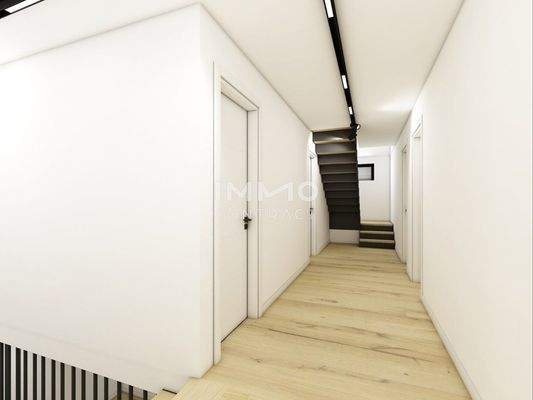 Gang und Treppenaufgang in das DG