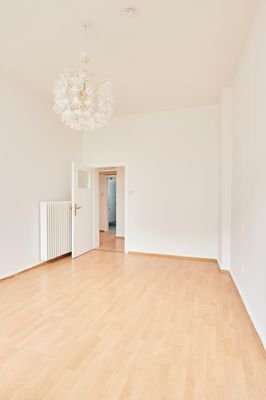 07_Zimmer 2 mit Blick zur Tür