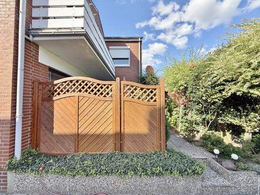 vordere Terrasse der EG-Wohnung