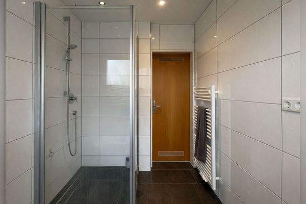 Bad - ebenerdige Dusche