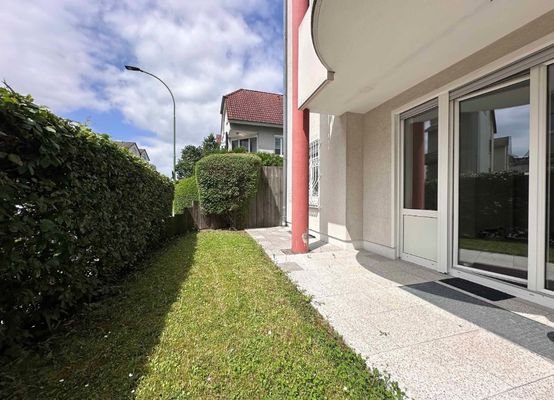 Terrasse mit Garten