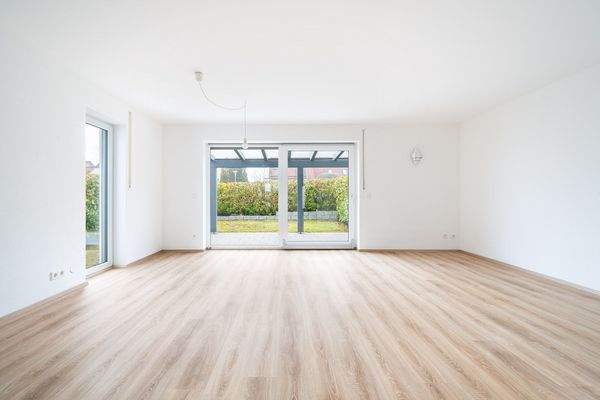 Wohnzimmer mit Blick in den Garten