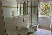 Badezimmer mit Dusche