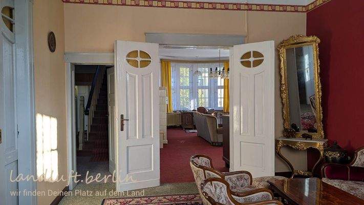 Blick aus Wohnzimmer in Salon.jpg