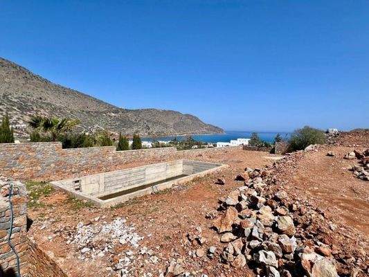 Kreta, Plaka Elounda: Unfertige Villa mit Pool und Meerblick